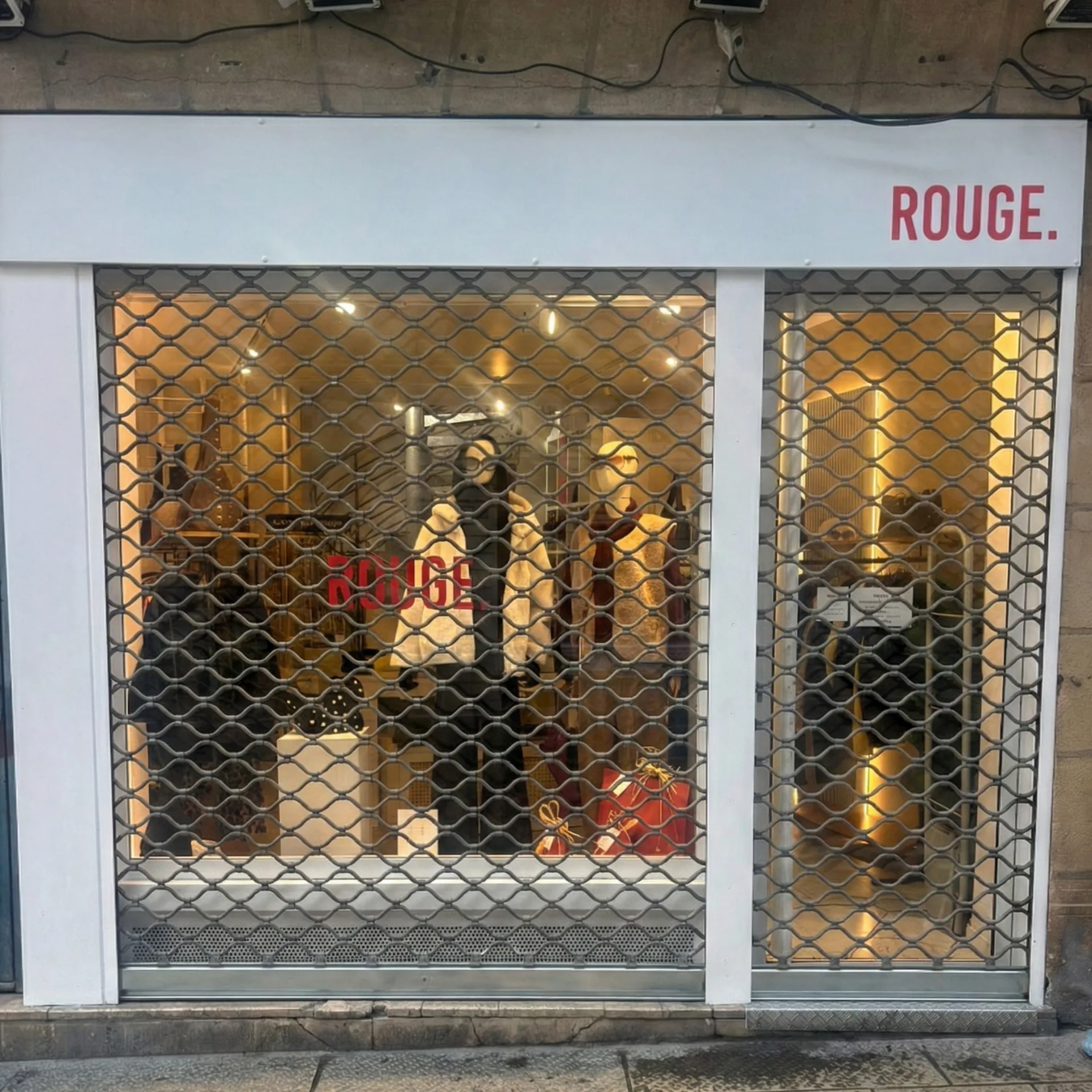 Que faire quand un rideau metallique est bloque a Carcassonne ?